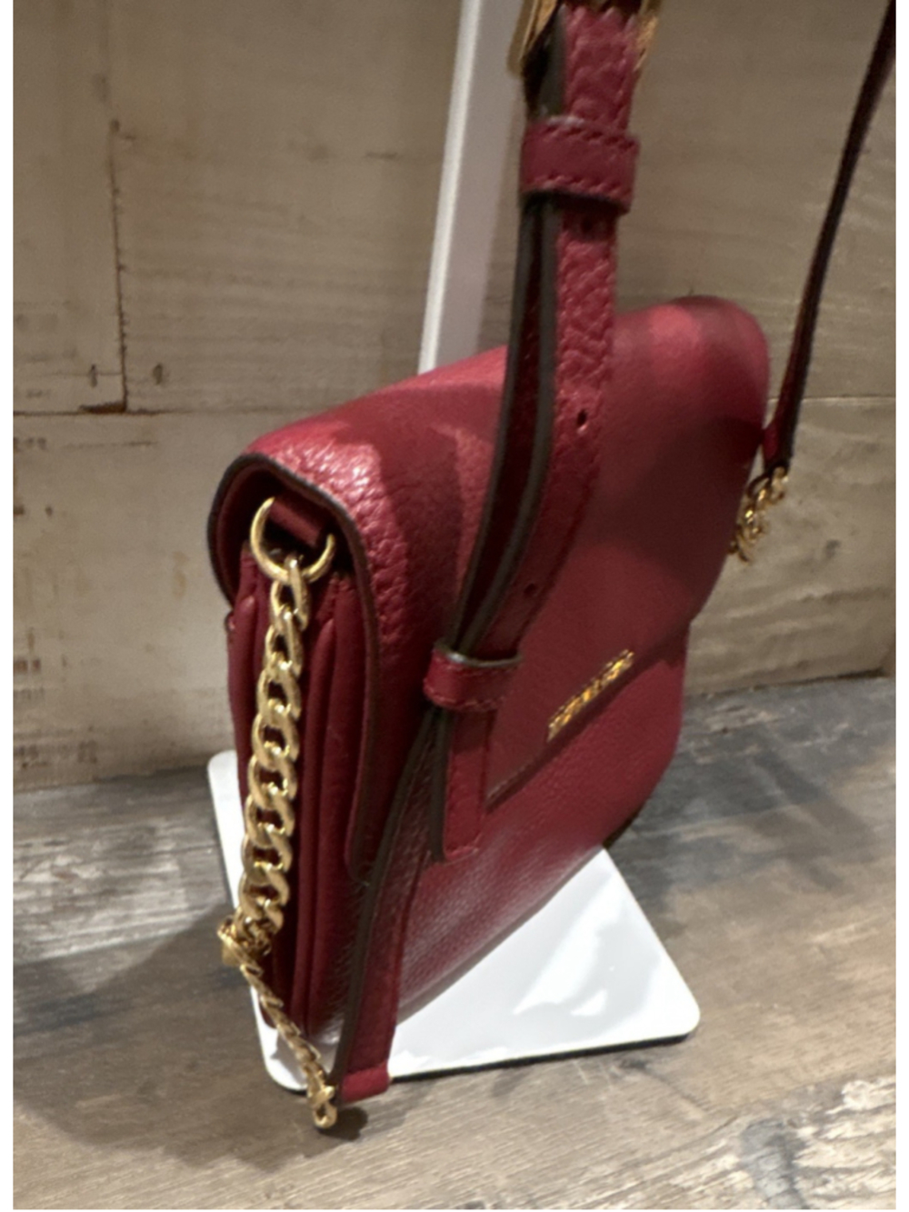 Michael Kors Red Pebbled Crossbody Bag Gold Hardware Magnetic Flap Chain Strap - Picture 3 of 8